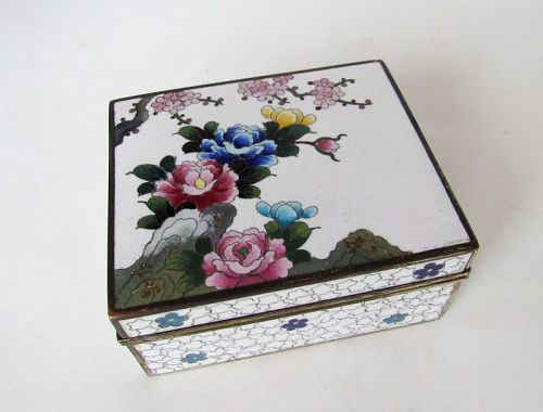 Japanese White Inaba Hinged Cloisonne Box Bird Flowers