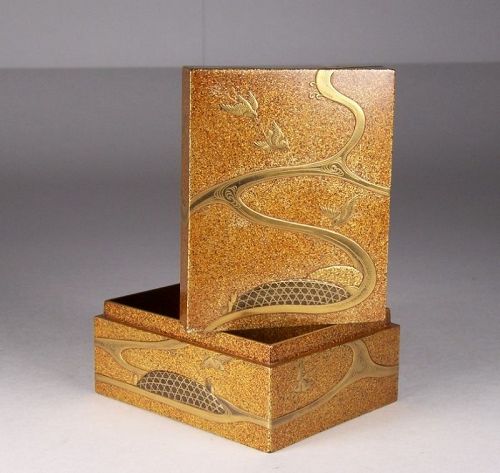 Japanese Gold Nashiji Maki-e Lacquer Box with Raised Birds, Late Edo