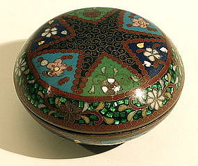 Meiji Round Cloisonne Box with Large Star Design